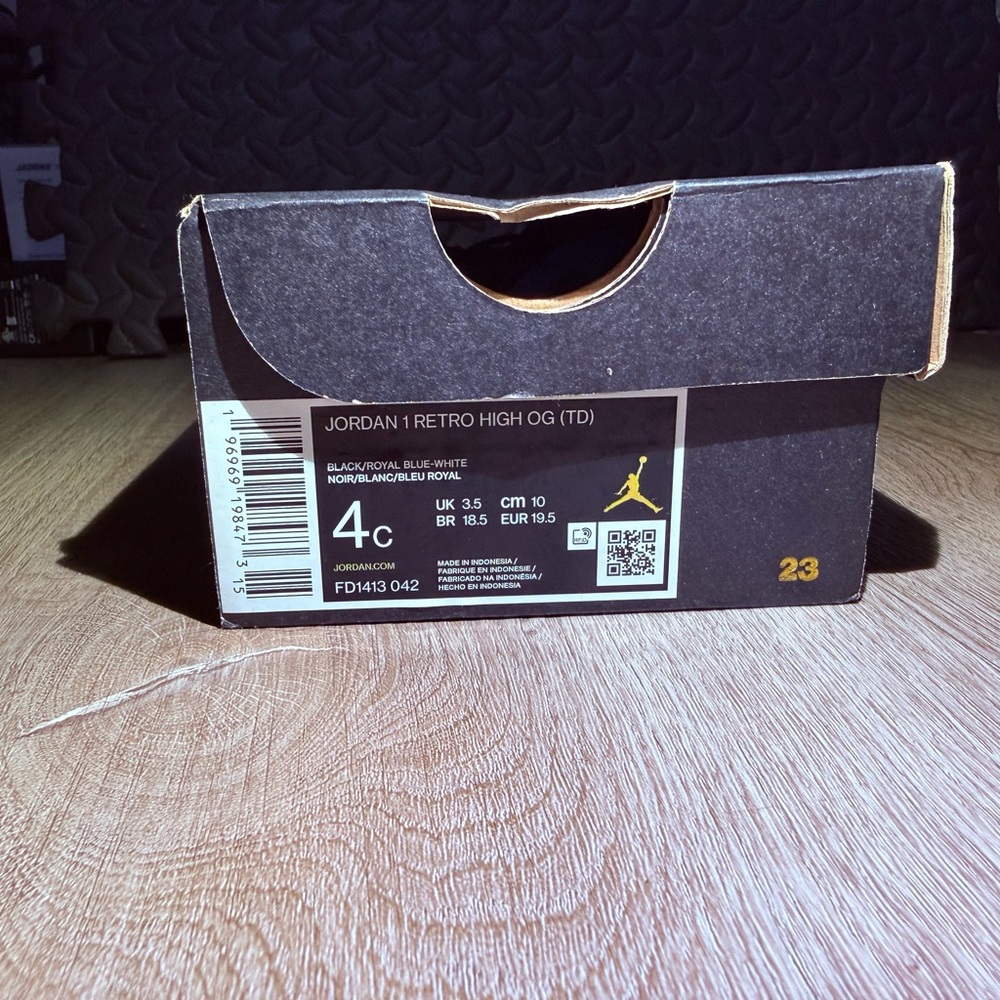 Jordan 1 Retro High OG TD Black and Royal
Toddlers
Size 4c